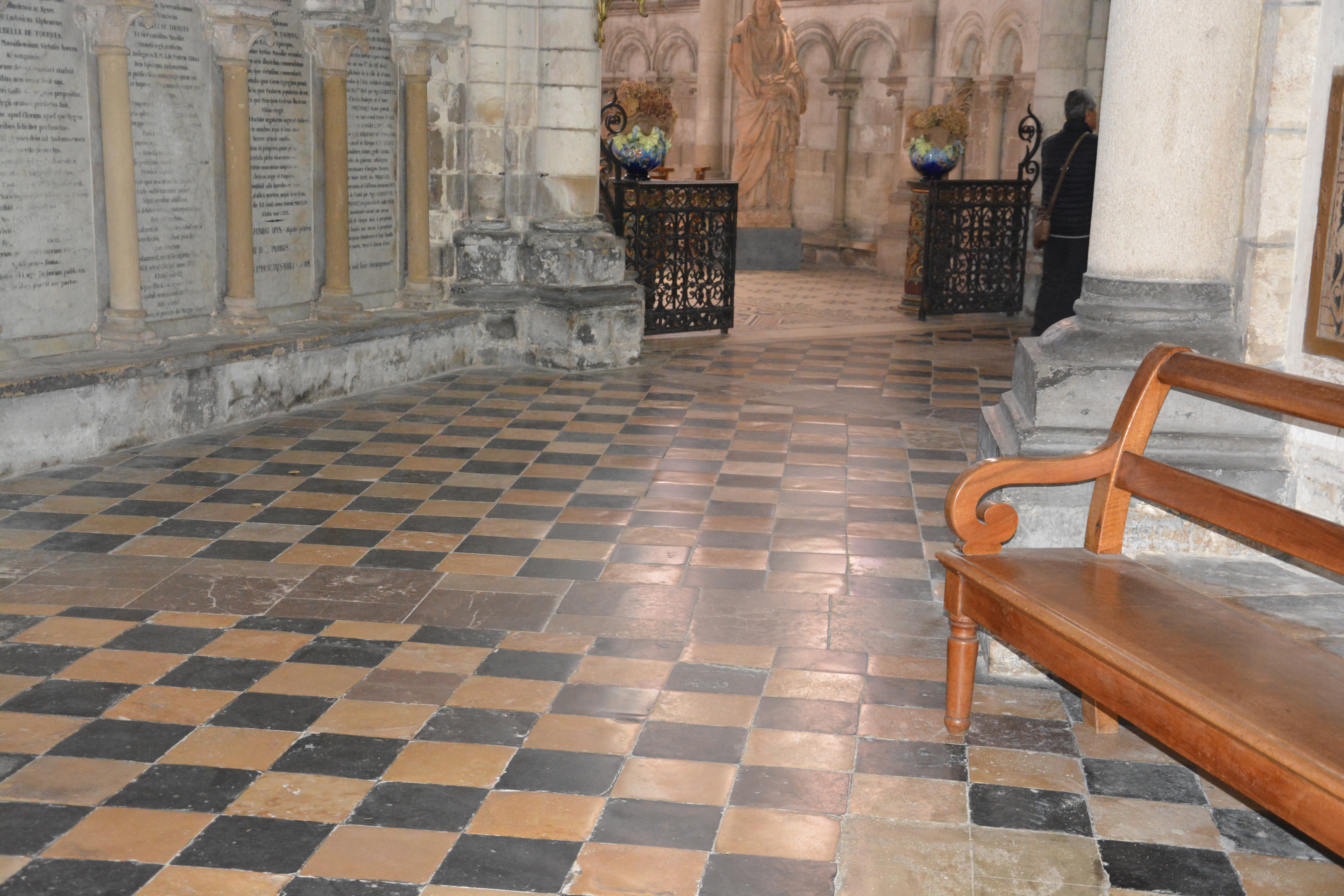 Cathédrale de Saint-Omer -  dallage du Déambulatoire H3