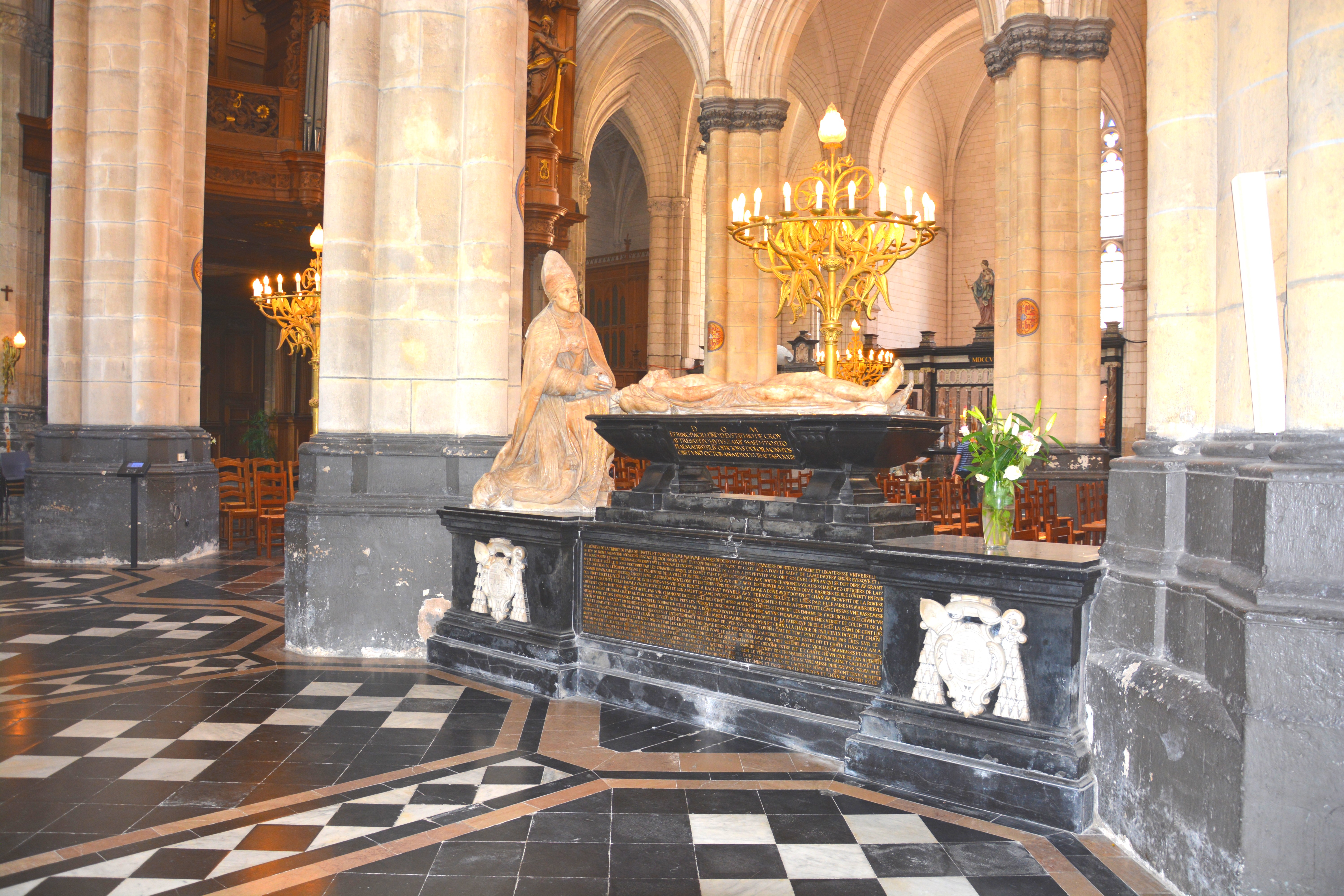 Cathédrale de Saint-Omer -  collatéral sud tombeau d'Eustache de Croy