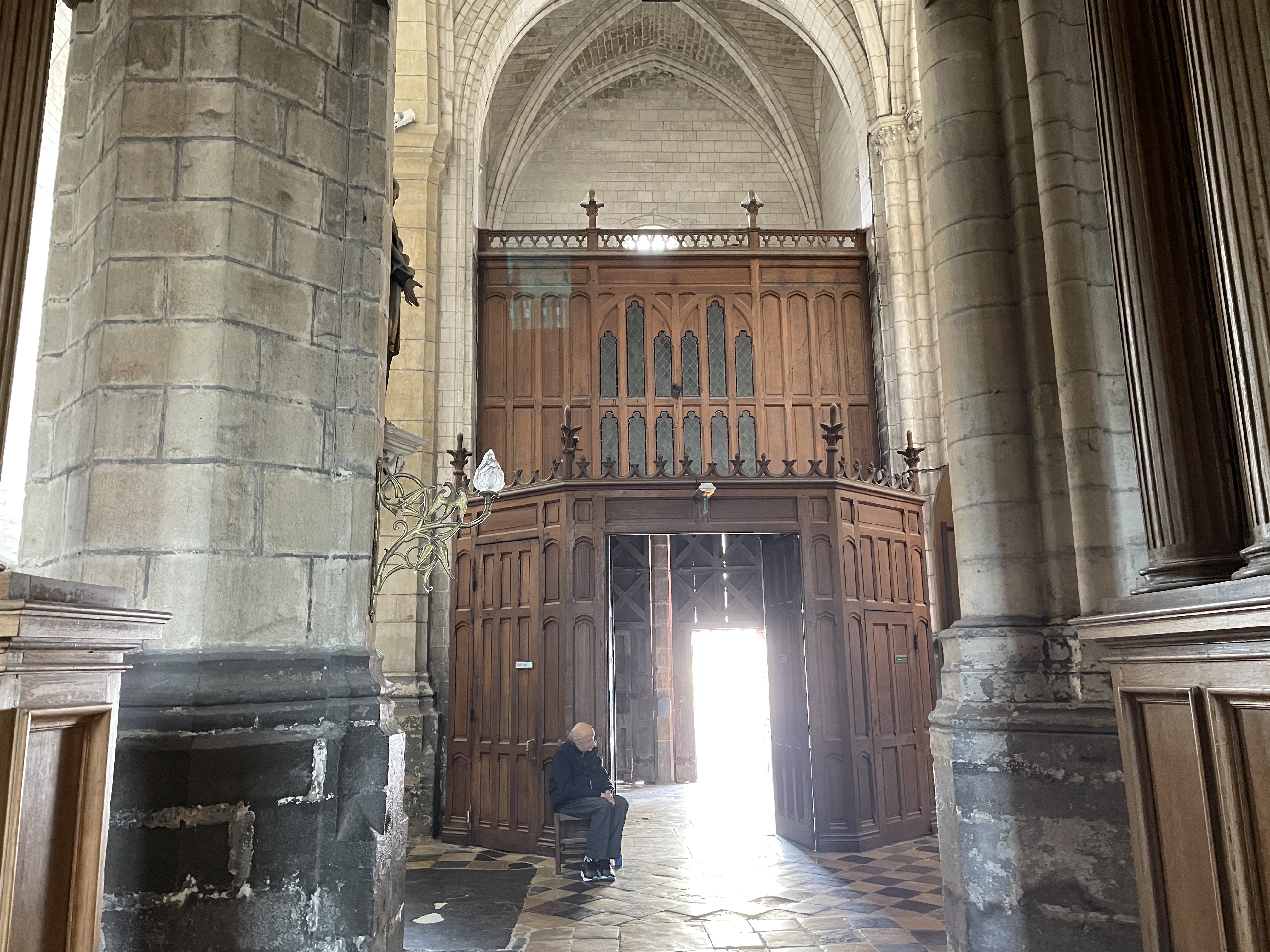 Cathédrale de Saint-Omer -  Nef sous le grand orgue - portail nord ouest