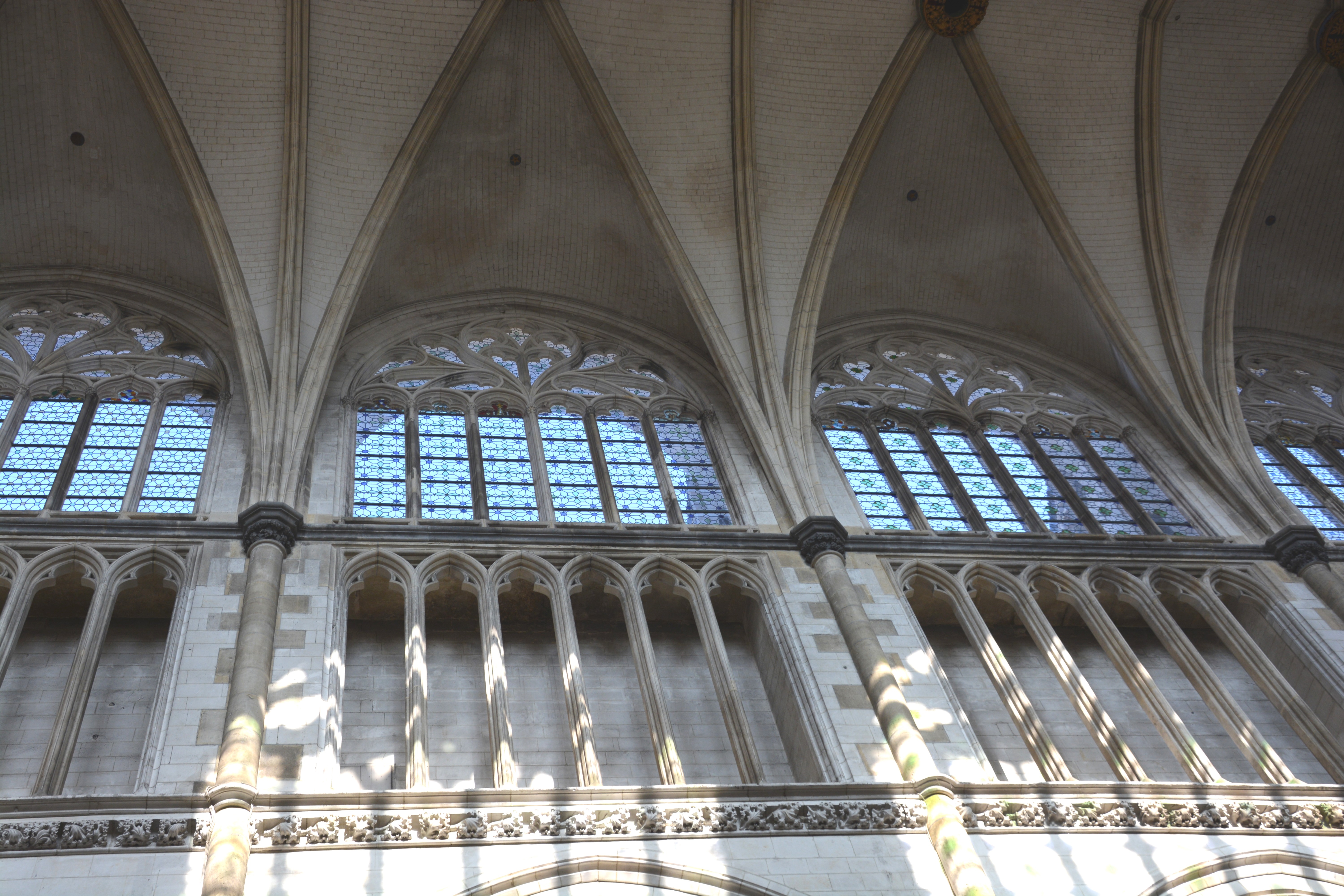 Cathédrale de Saint-Omer | nef côté nord  vitraux hauts non personnalisés