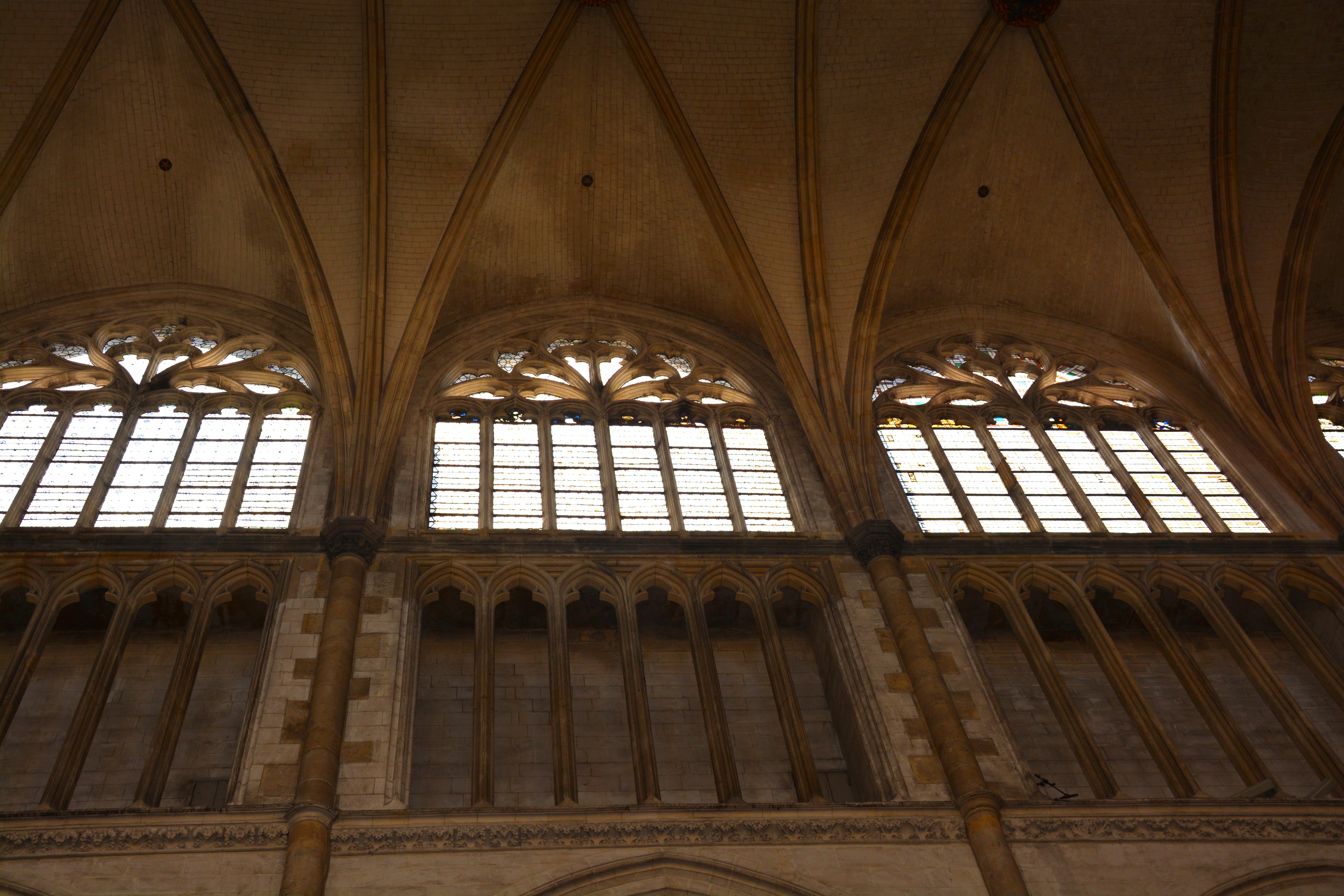 Cathédrale de Saint-Omer | nef côté sud  vitraux hauts non personnalisés