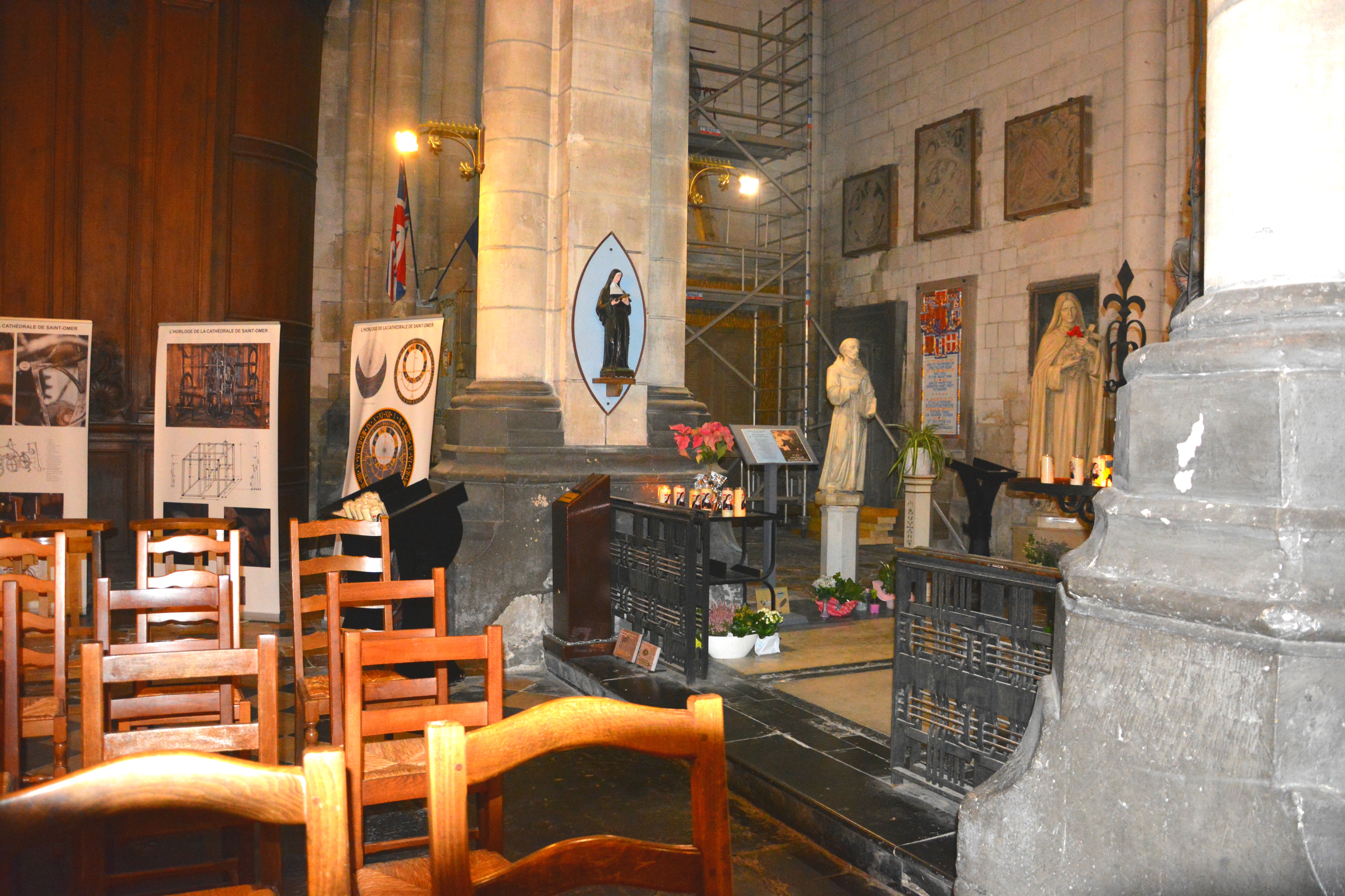 toutes les statues du Transept sud ont été transférées dans le Transept nord en 2025