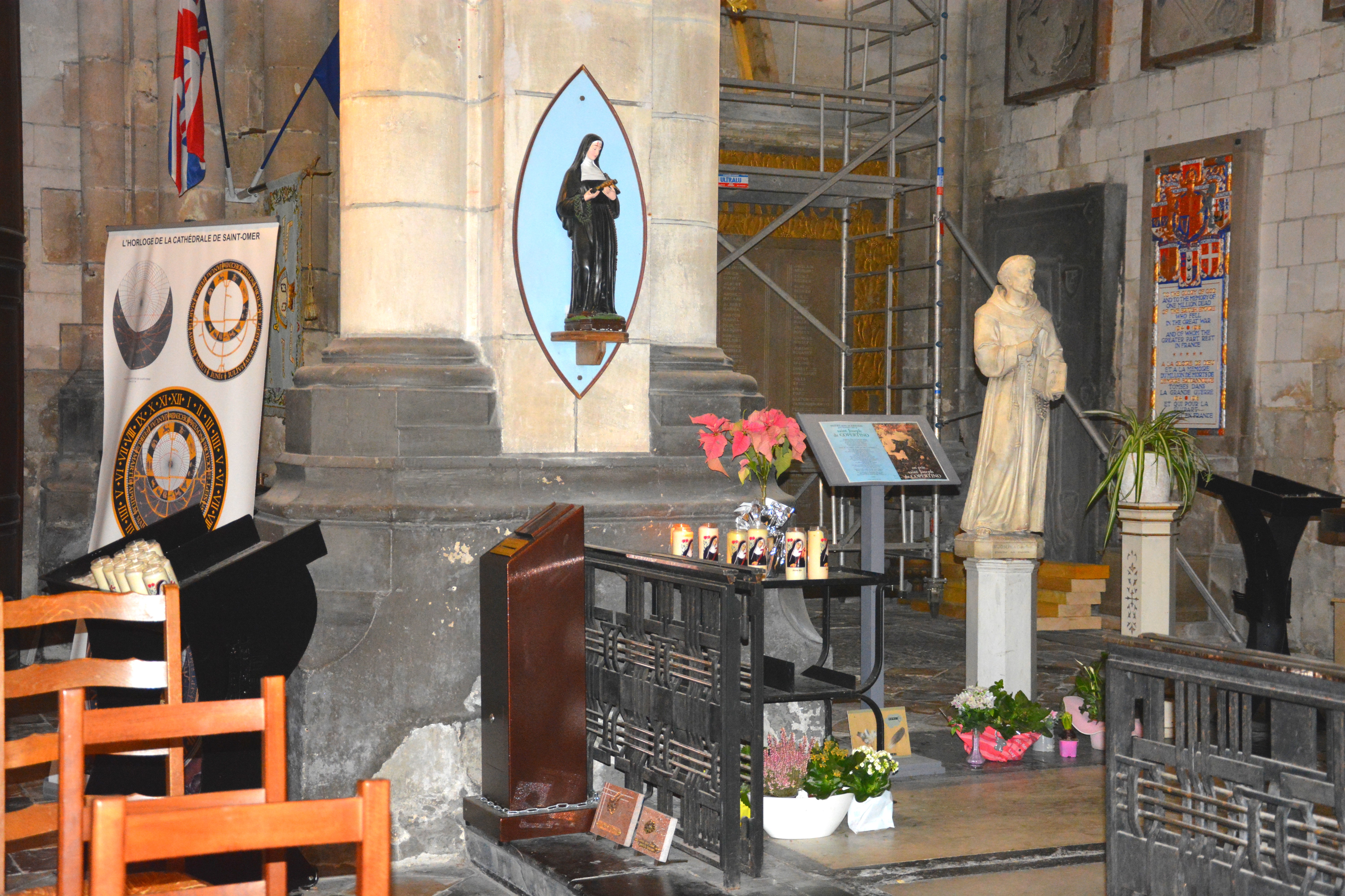 toutes les statues du Transept sud ont été transférées dans le Transept nord en 2025