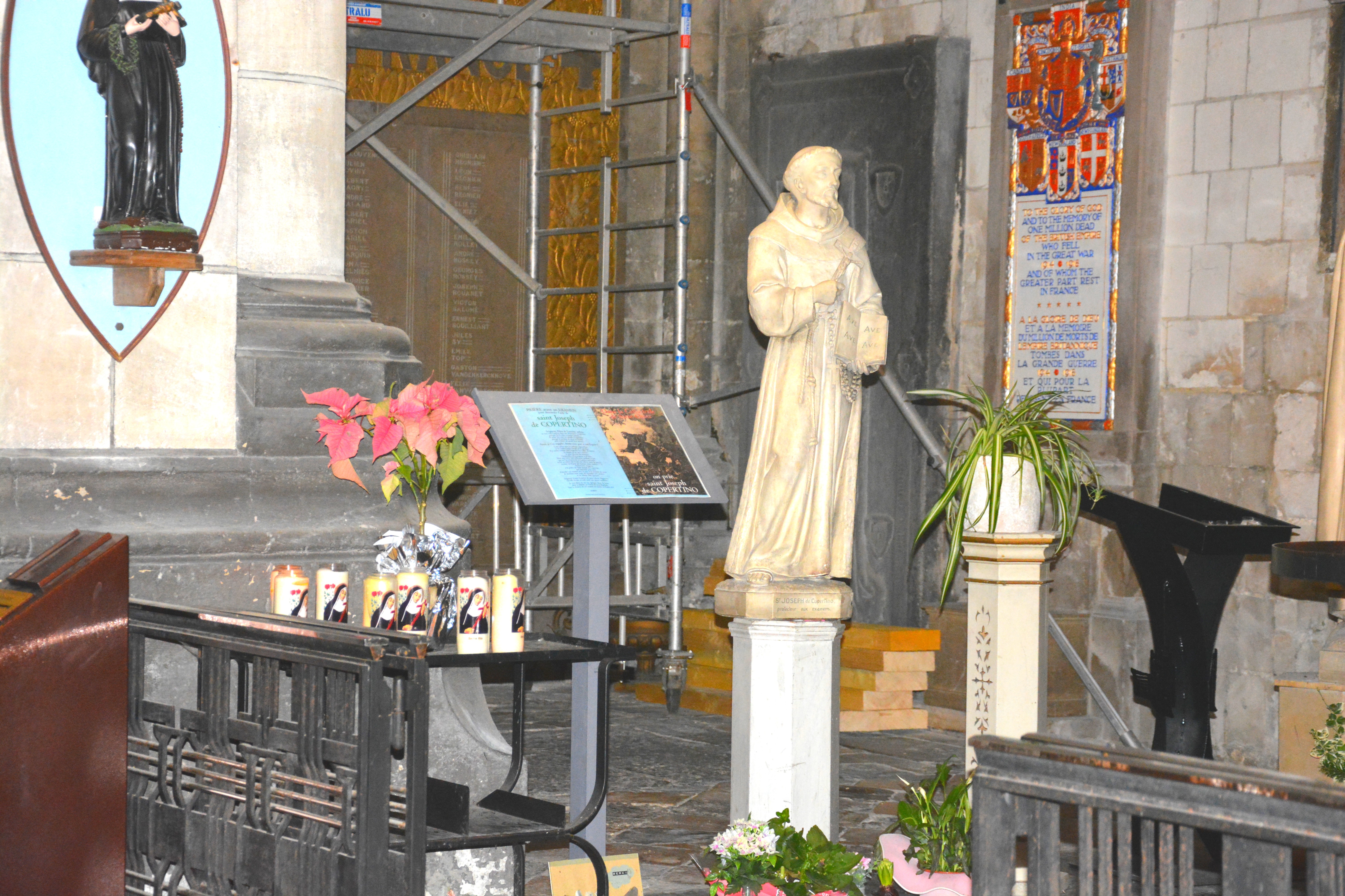 toutes les statues du Transept sud ont été transférées dans le Transept nord en 2025