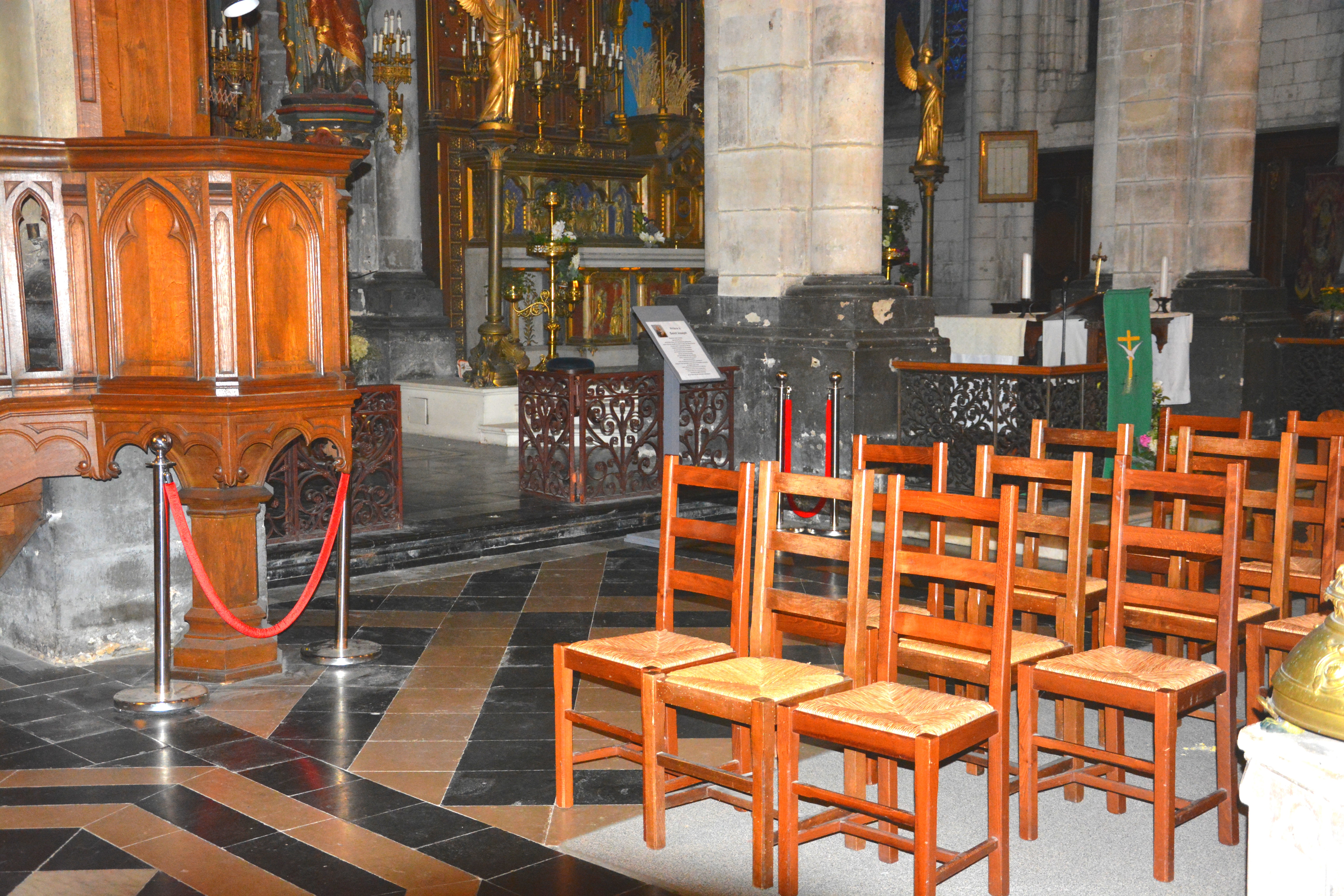 Transept sud sans ses statues en 2025